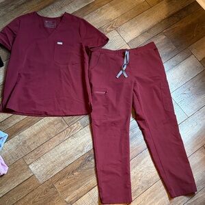 Figs Burgundy Scrub Set